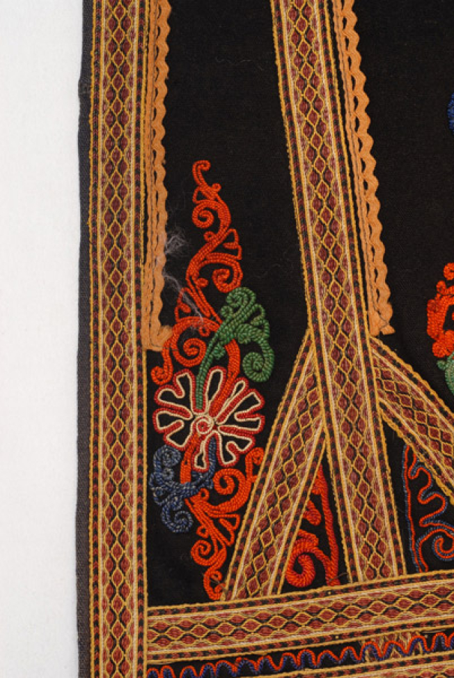 Lagioli (gore), detail of the sigmoid stylized vegetal decoration