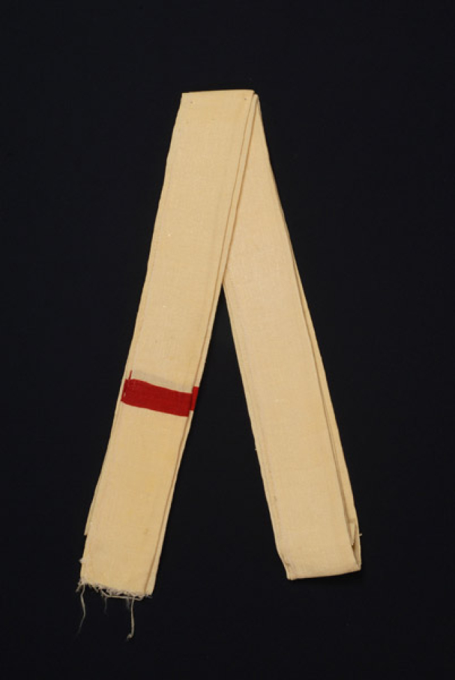 Silk, safranismeni obolia with rousses at the edges