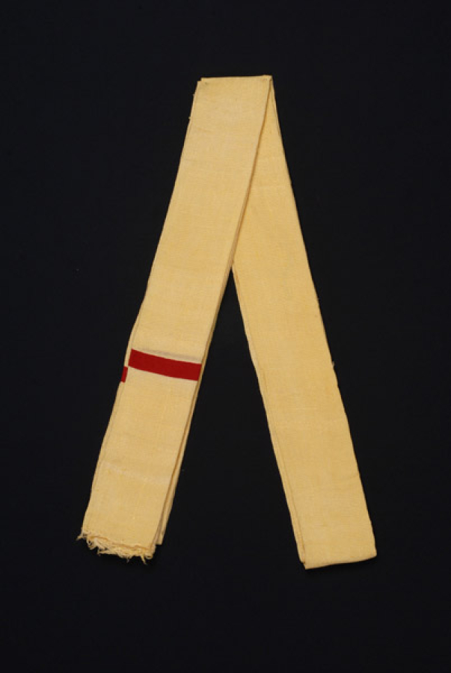 Silk, safranismeni obolia with rousses at the edges
