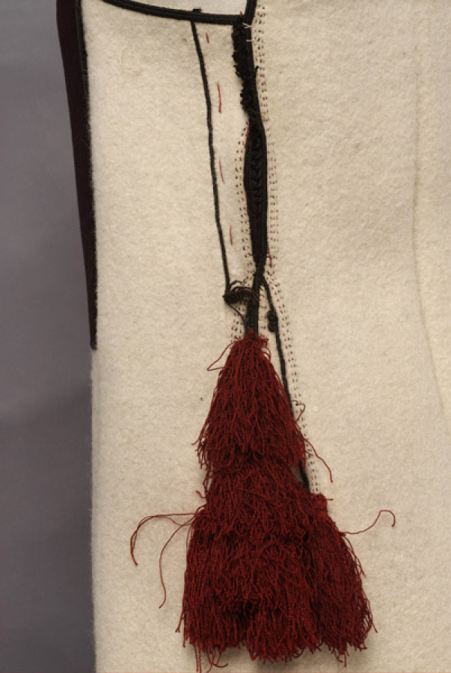 Embroidered joint and tassels of the left side