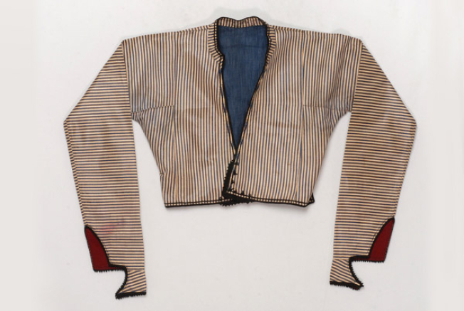 Aradiakos or politikos doulamas, sleeved jacket worn by unmarried women