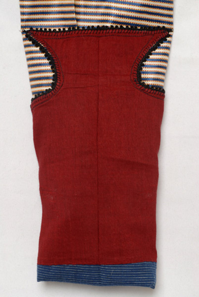 Gizi, part on the inside of the sleeve lined with cotton-and-silk fabric