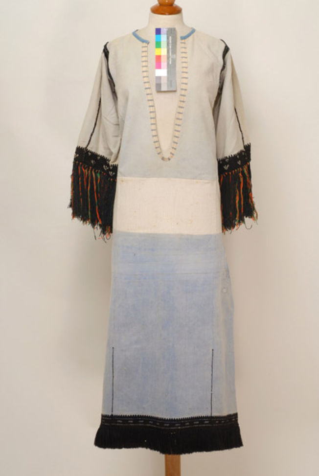 Blued chemise, embroidered with with black woollen threads and white tiriplisia thread