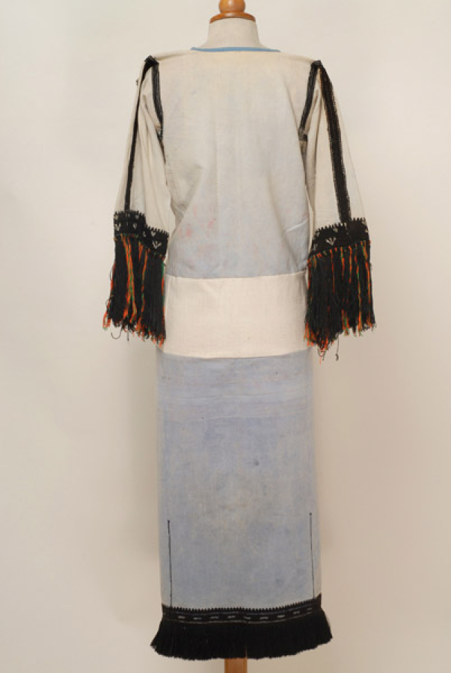 Blued chemise, embroidered, embroidered with black woollen threads, back