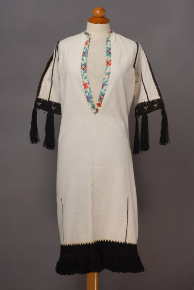 White cotton chemise, embroidered with black woollen threads and white tiriplisia thread