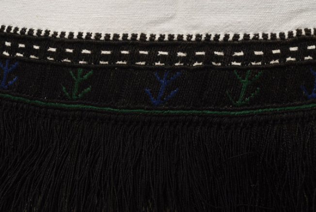 Border, detail of the decoration with coloured klarakia me vitses
