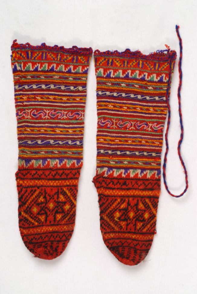 Tsourap(ia), woollen stockings from Antartiko, Florina