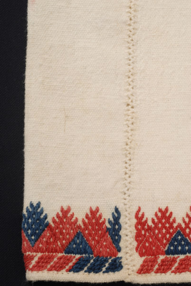 Embroidered joint of the sleeve