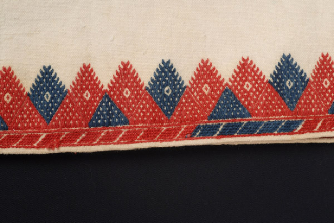 Embroidery of the border, detail