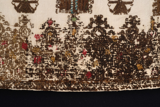 Horizontal band of the border, right at the back "mana"