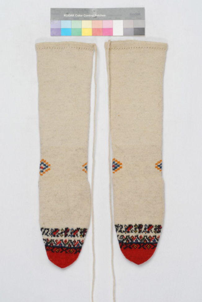 Stockings with mytoftera and ploumia at point, the heel and the ankle