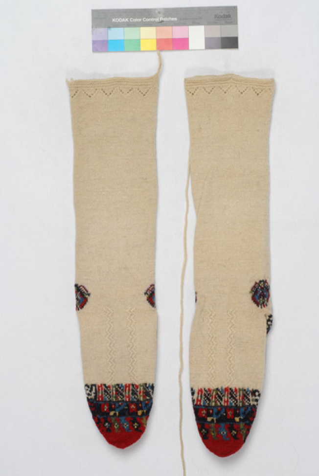 Stockings with myttoftera and ploumia at the heel and the ankle