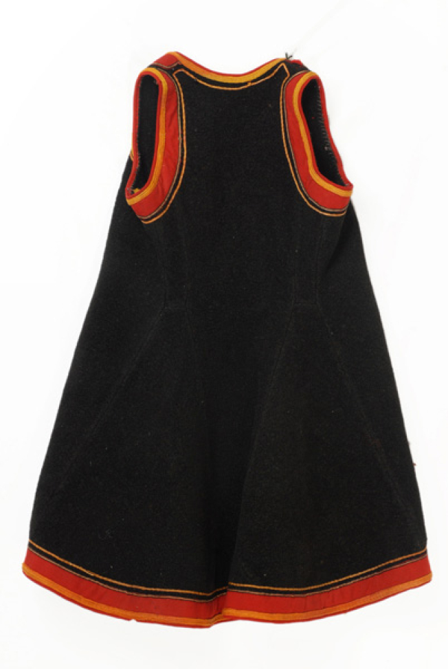Black sigouni from Argolida-Corinthia, back