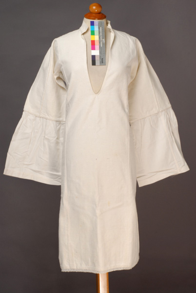 White cotton woven chemise, everyday accessory of the women's costume from Psara