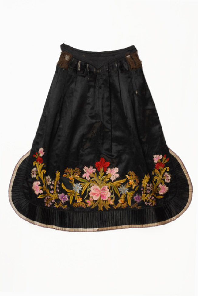 Black satin apron embroidered with multicoloured silk threads 