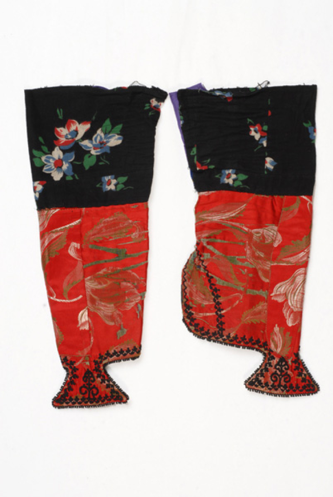 Pair of sleeves, part of the skin-tight long sleeved bodice (kleistou)