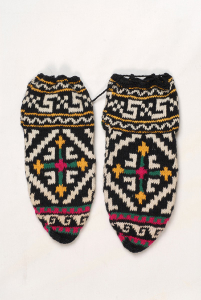 Patounes or kontotsourapa, sarakatsanian socks