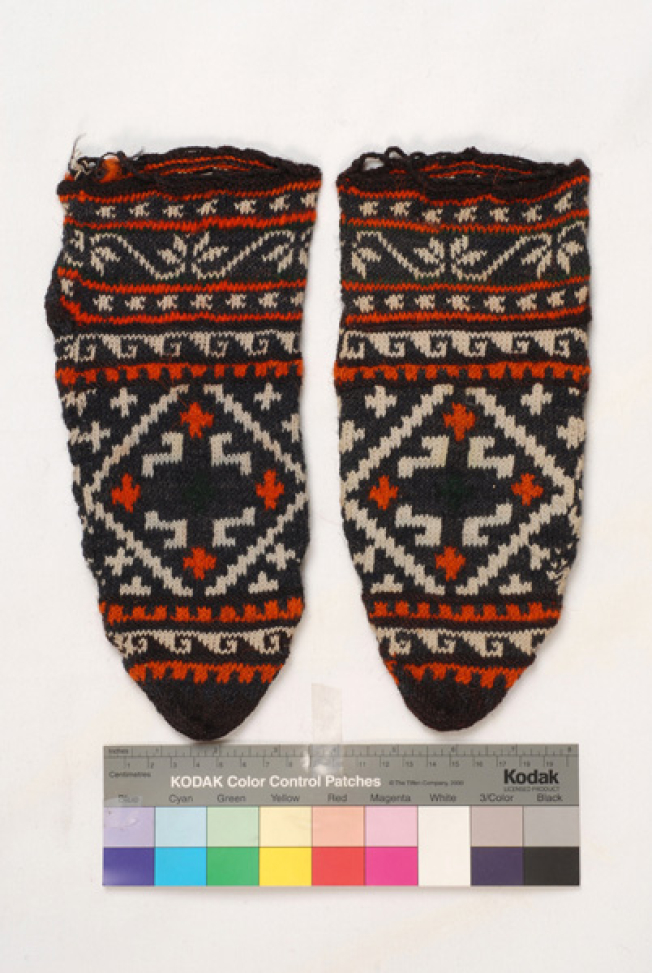 Patounes or kontotsourapa, sarakatsanian socks