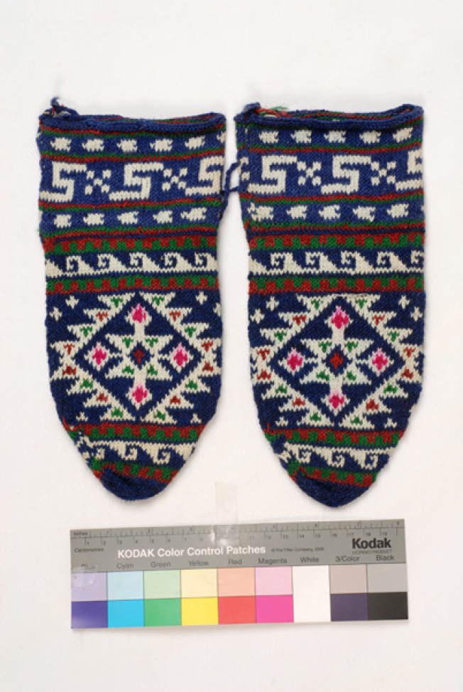 Patounes or kontotsourapa, sarakatsanian socks