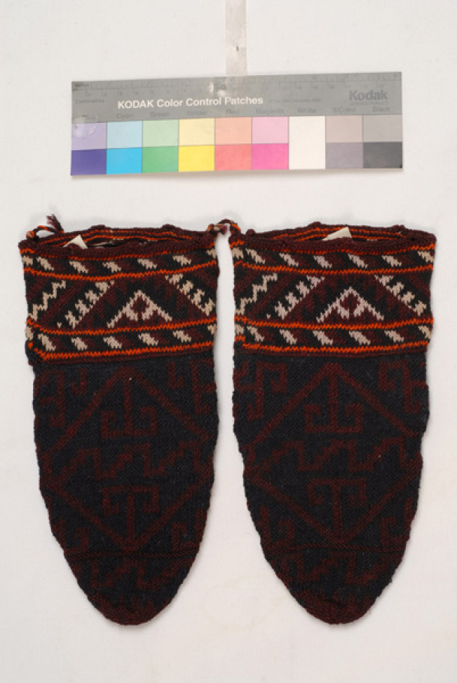 Patounes or kontotsourapa, sarakatsanian socks