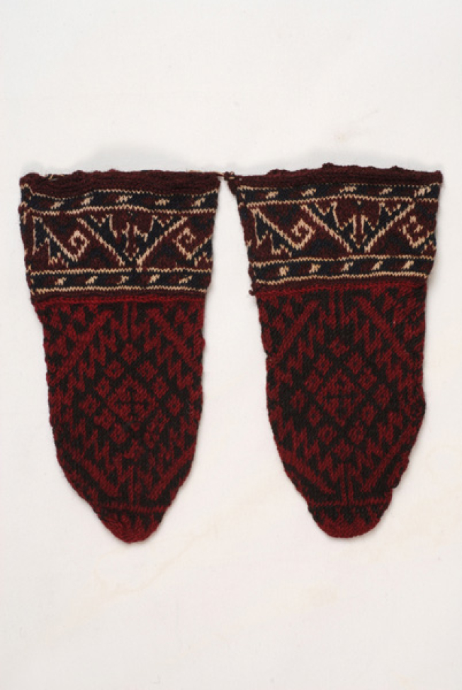 Patounes or kontotsourapa, sarakatsanian socks