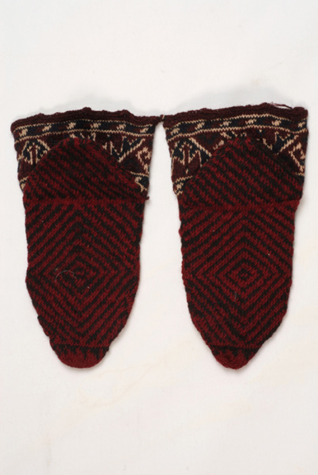 Patounes or kontotsourapa, back