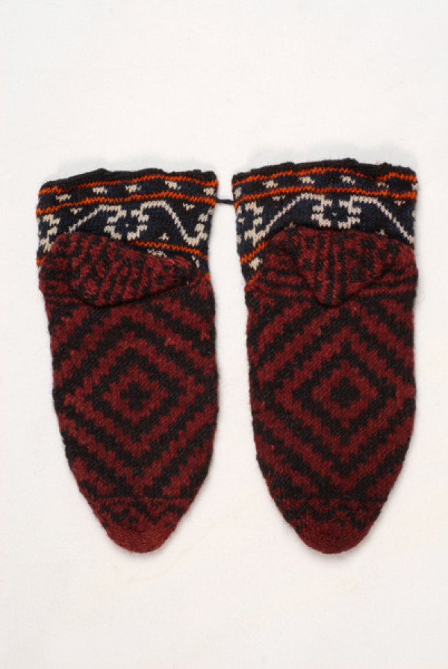 Patounes or kontotsourapa, back