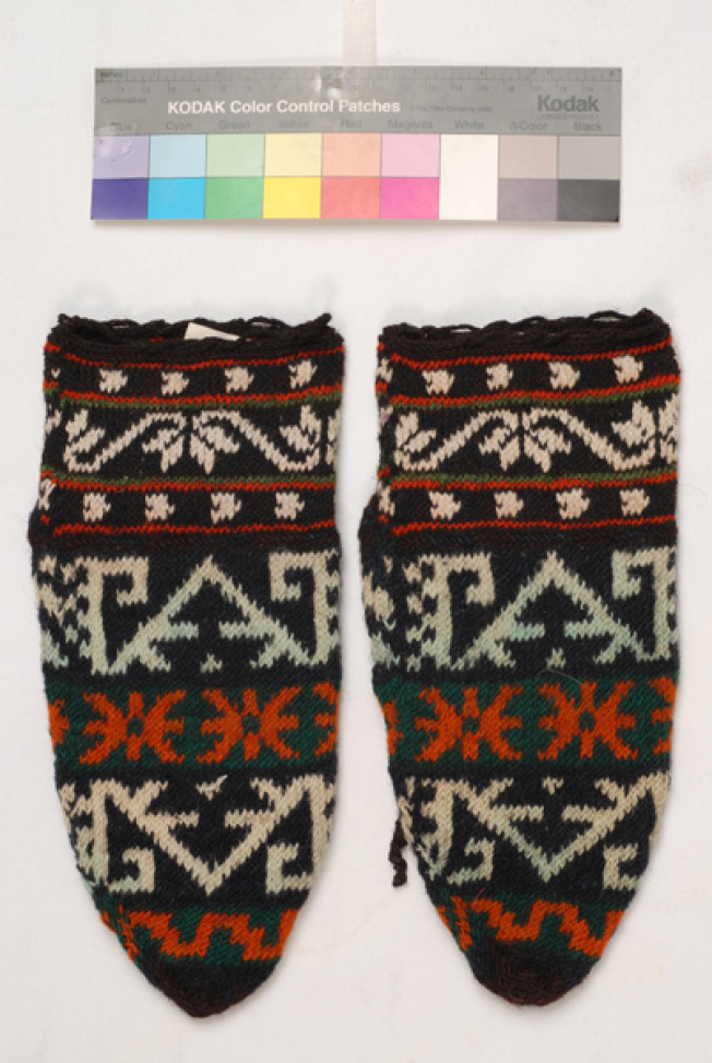 Patounes or kontotsourapa, sarakatsanian socks