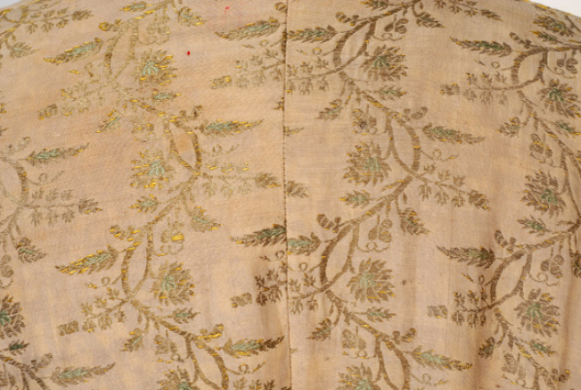 Detail of the embellished decoration 