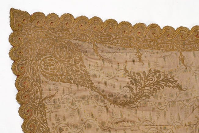Detail of the terzidiko (gold) embroidery at the front panel