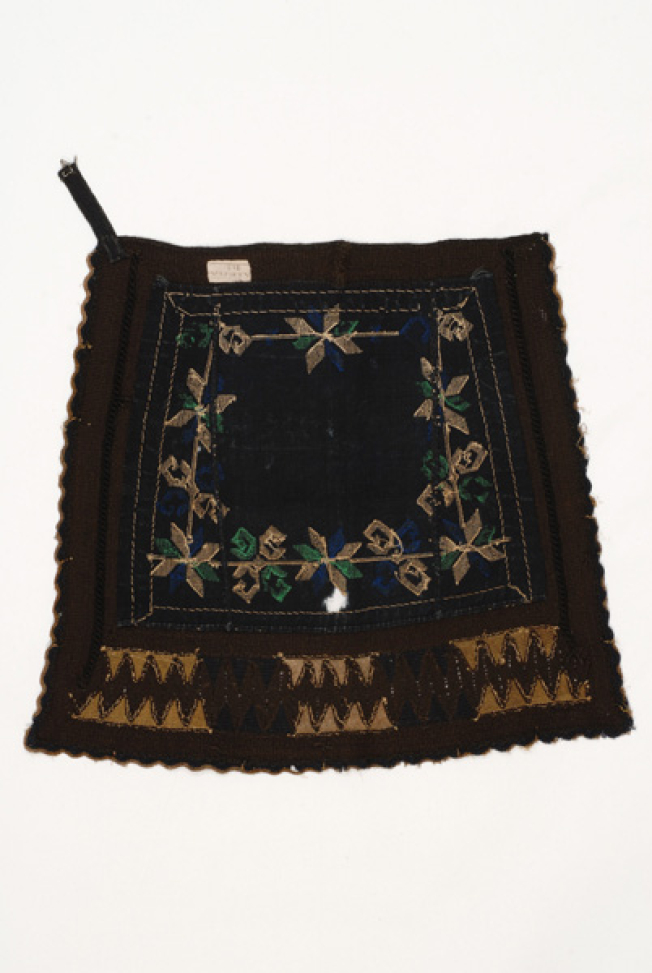 Sarakatsans apron, back