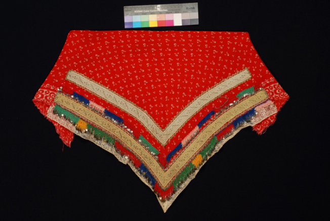 Additional plastron made of red cotton printed fabric with applique decoration