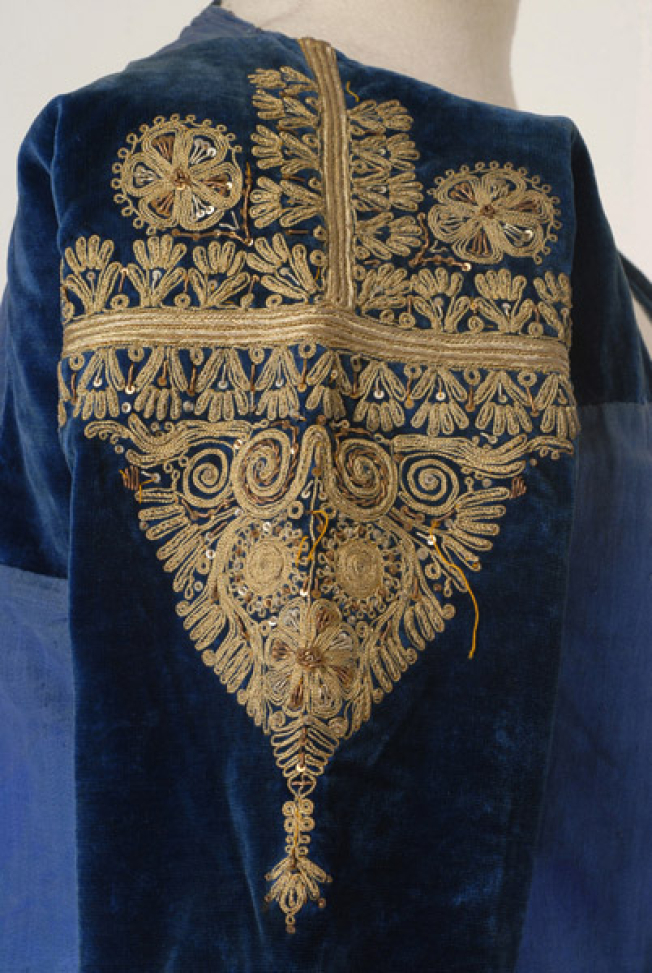 Shoulder, detail of the gold embroidery