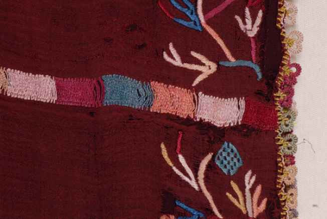 Sleeve, detail of the lacy band