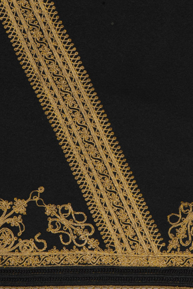 Sleeve, decoration with gold fine cordon and black cordon 