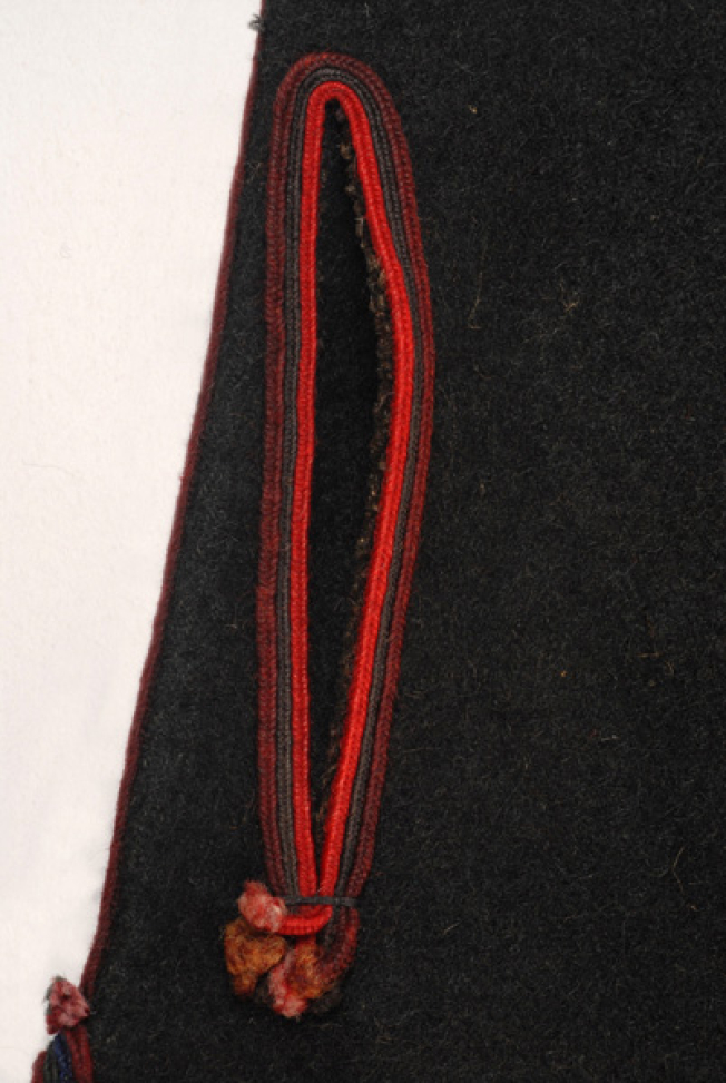 Μπροστινό δεξί φύλλο, κατακόρυφο άνοιγμα (τσέπη), γαϊτανωμένο ολόγυρα