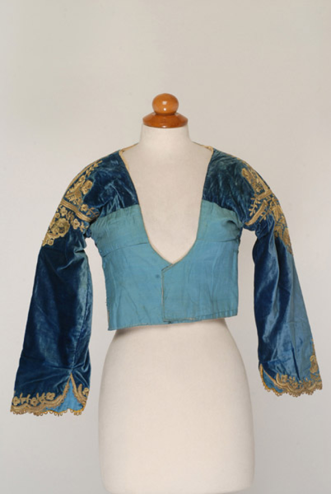 Deftero zipouni with embroidery at the frame