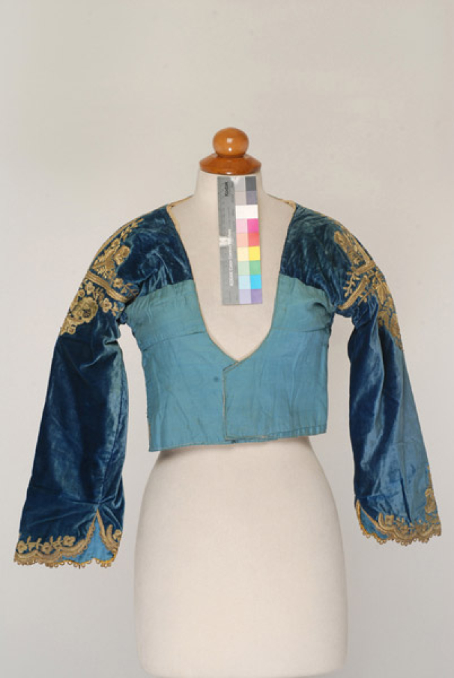 Deftero zipouni with embroidery at the frame