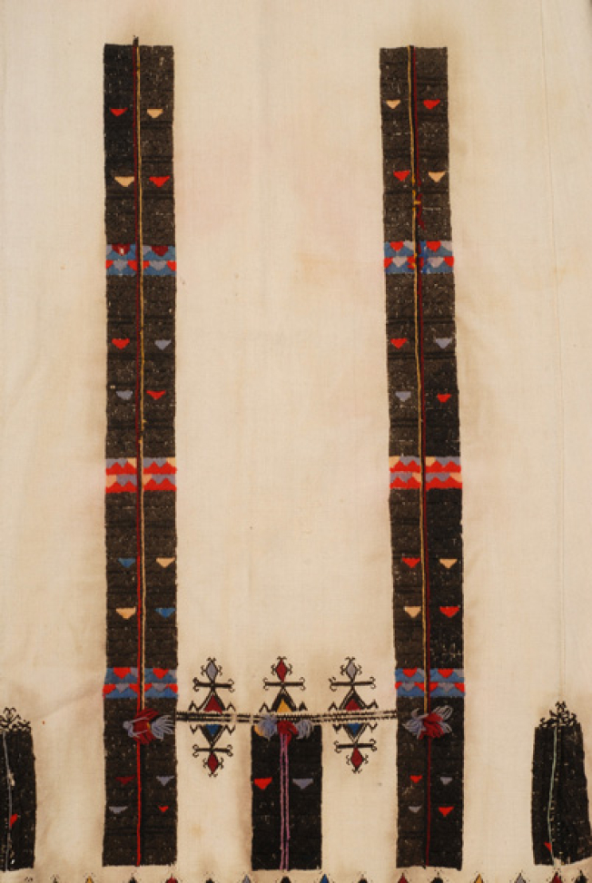Kolones (Columns) and middle decoration 