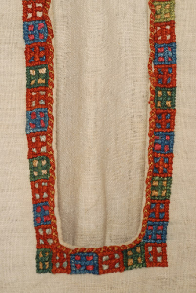 Detail of the decoration, opening at the plastron