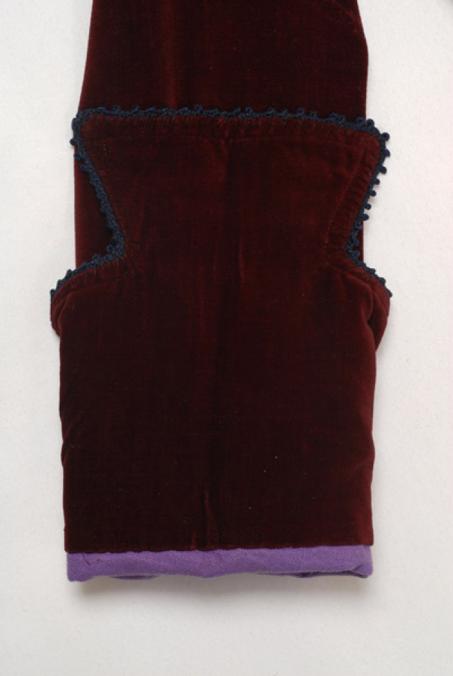Gizi, part of the inner of the sleeve, lined with alatzas (cheap cotton fabric)