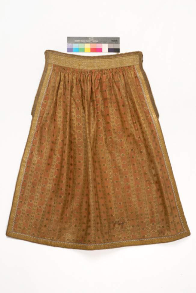 Pleated apron made of brocaded fabric