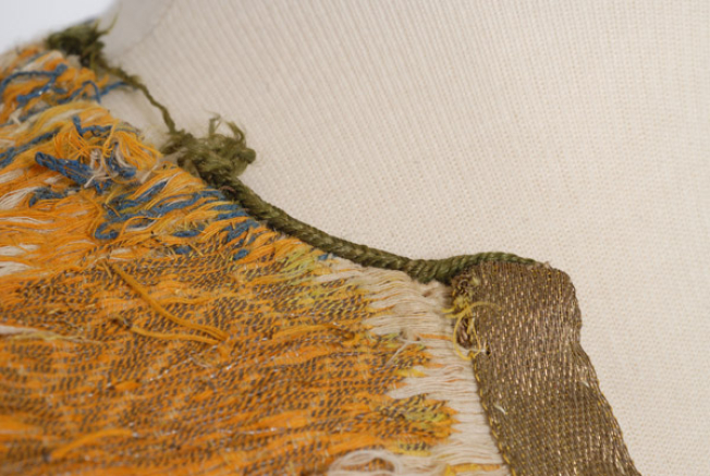 Opening at the neck, silk cordon