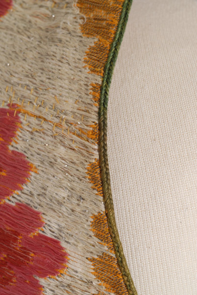 Opening at the armpit, silk cordon