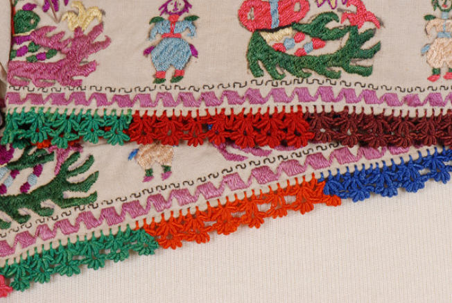 Embroidered border with knot