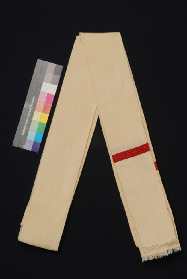 Silk, safranismeni ombolia with rouses at the edges