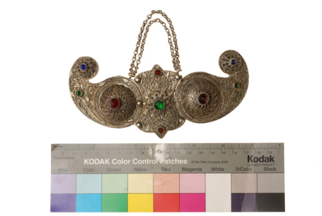 Silver wiry buckle with multi-leafed rosettes and coloured glass stones
