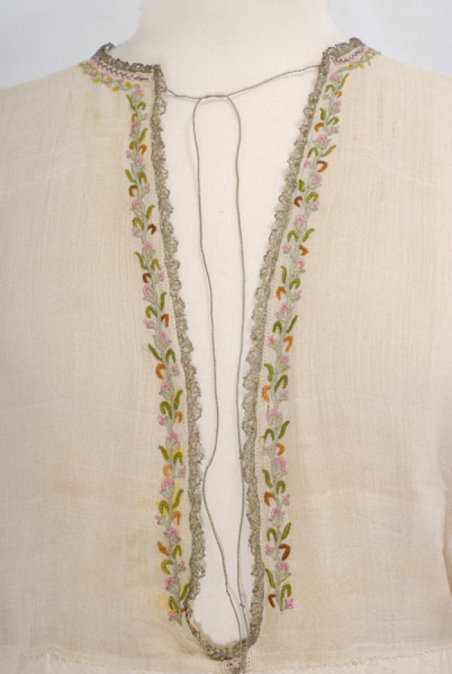 Embroidery of the plastron