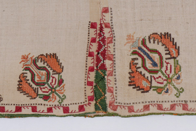 Detail of the embroidery and latzouli