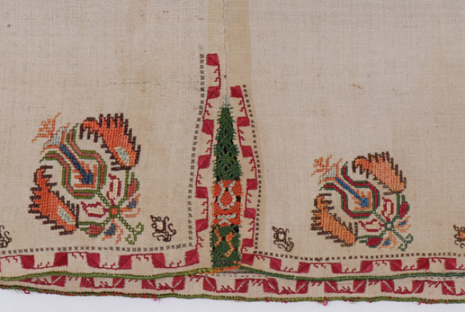 Detail of the embroidery and latzouli